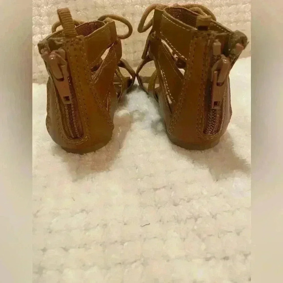 Old Navy Toddler Girls Brown Gladiator Sandals with zipper in back. Size 5 - Picture 3 of 5